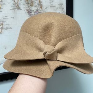 Cute 100% wool hat. Flapper style winter bucket hat.